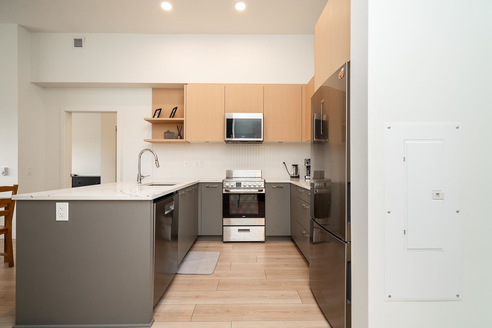 Listing Image 12