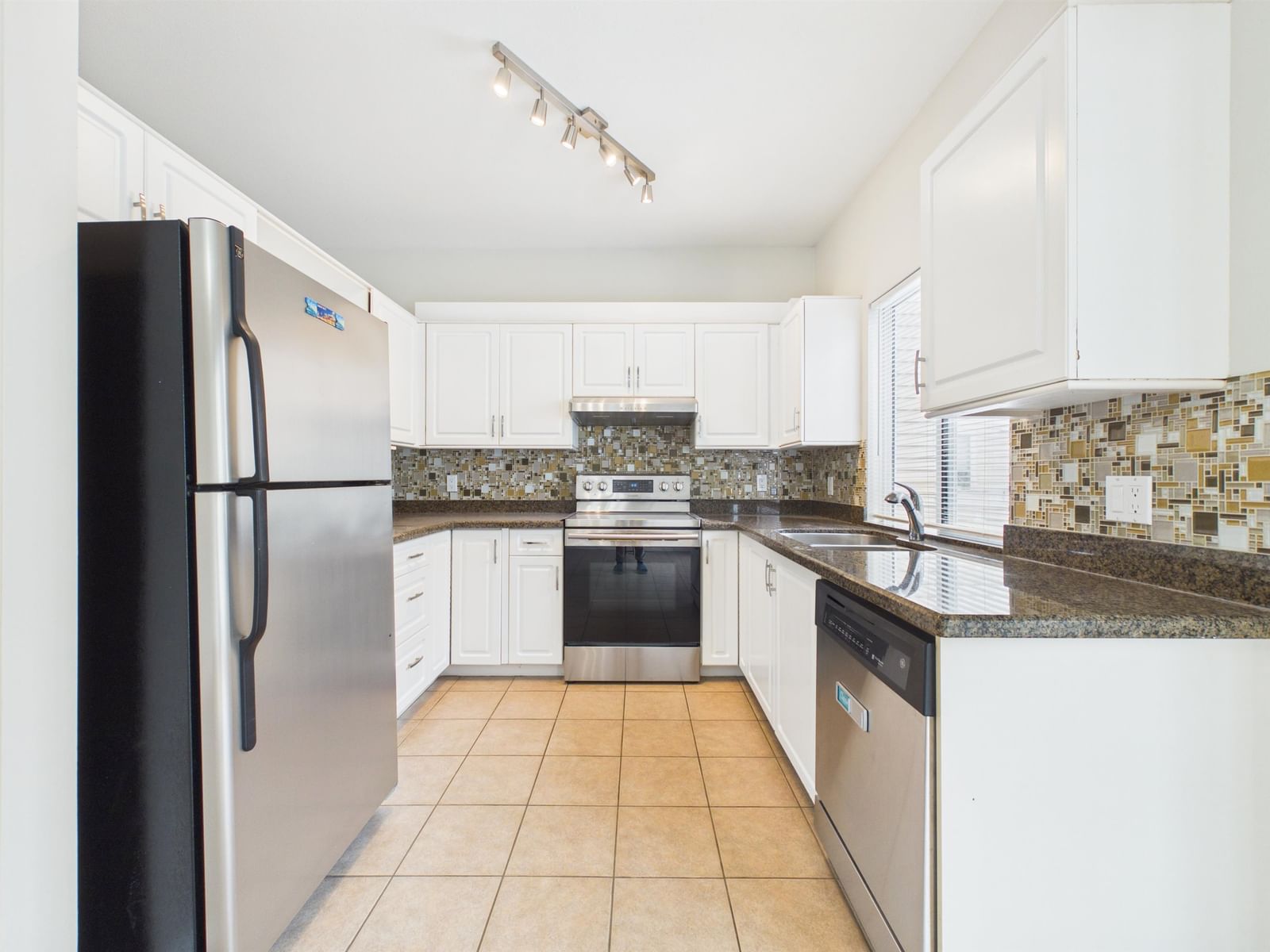 Listing Image 17