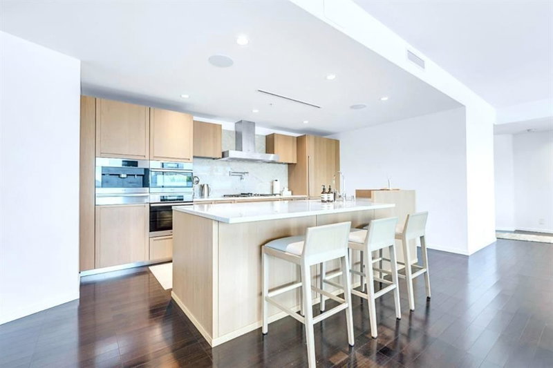 230X - 1011 Cordova Street W