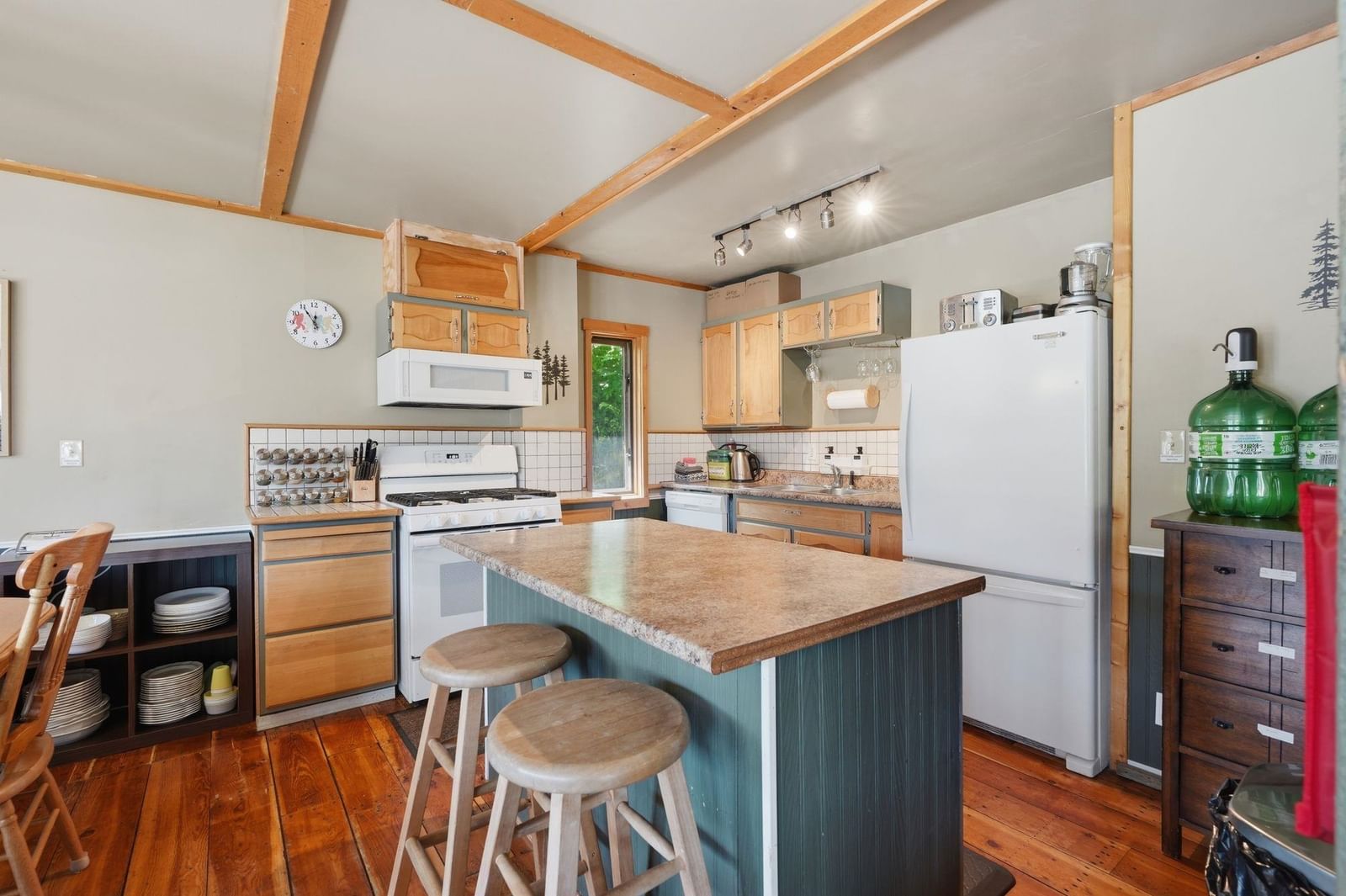 Listing Image 12