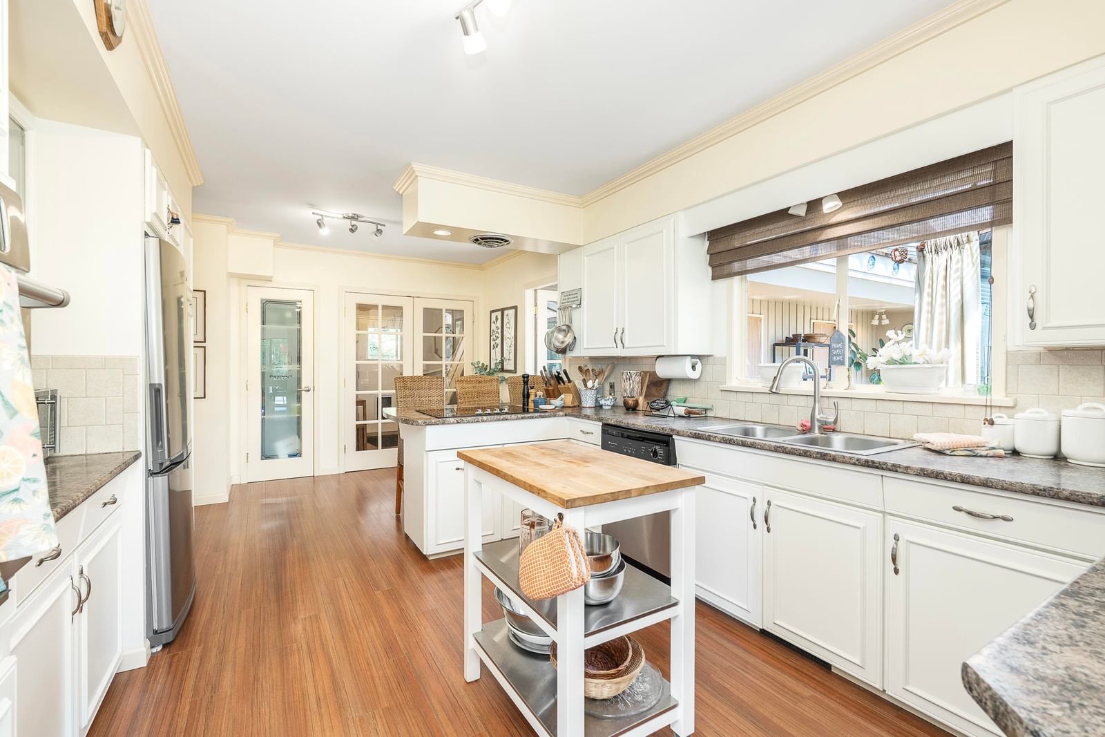Listing Image 10