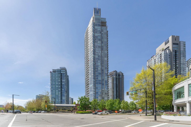 908 - 1408 Strathmore Mews