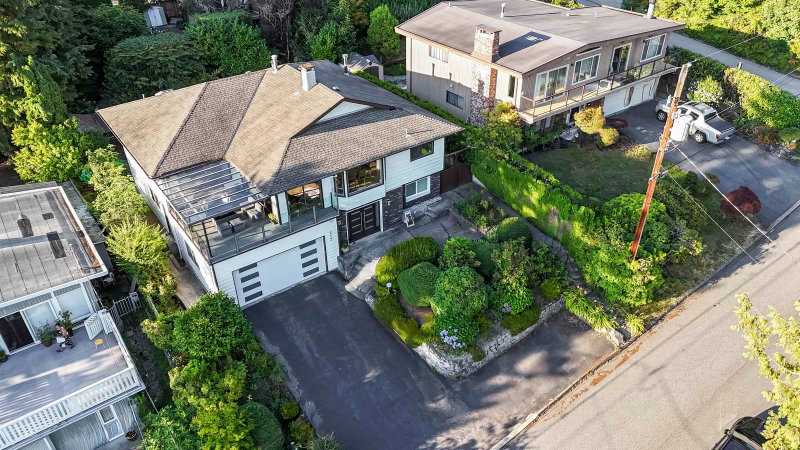 212 Balmoral Road W