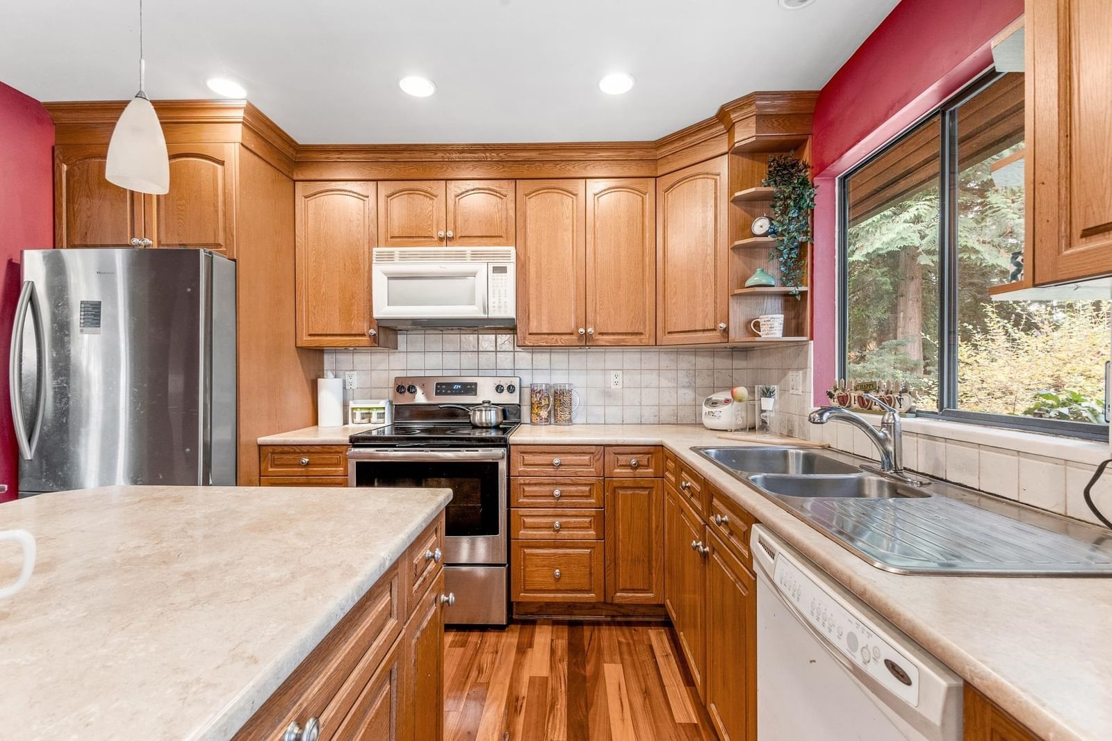 Listing Image 12