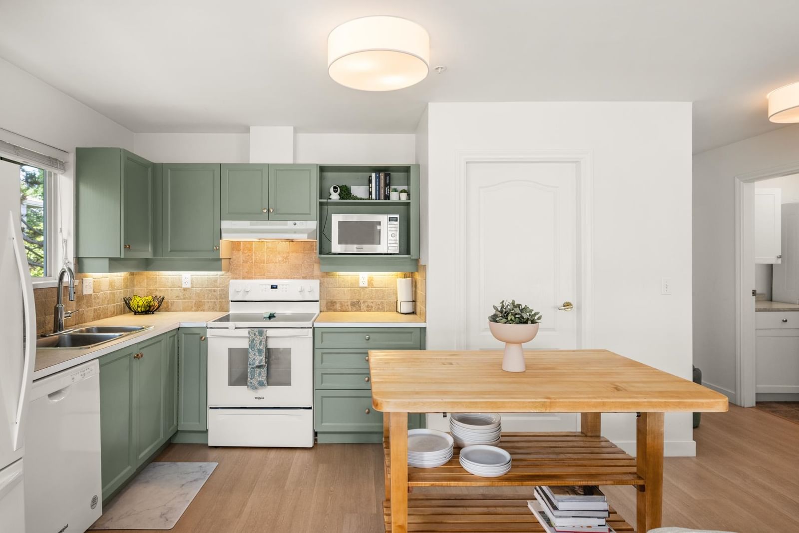 Listing Image 10