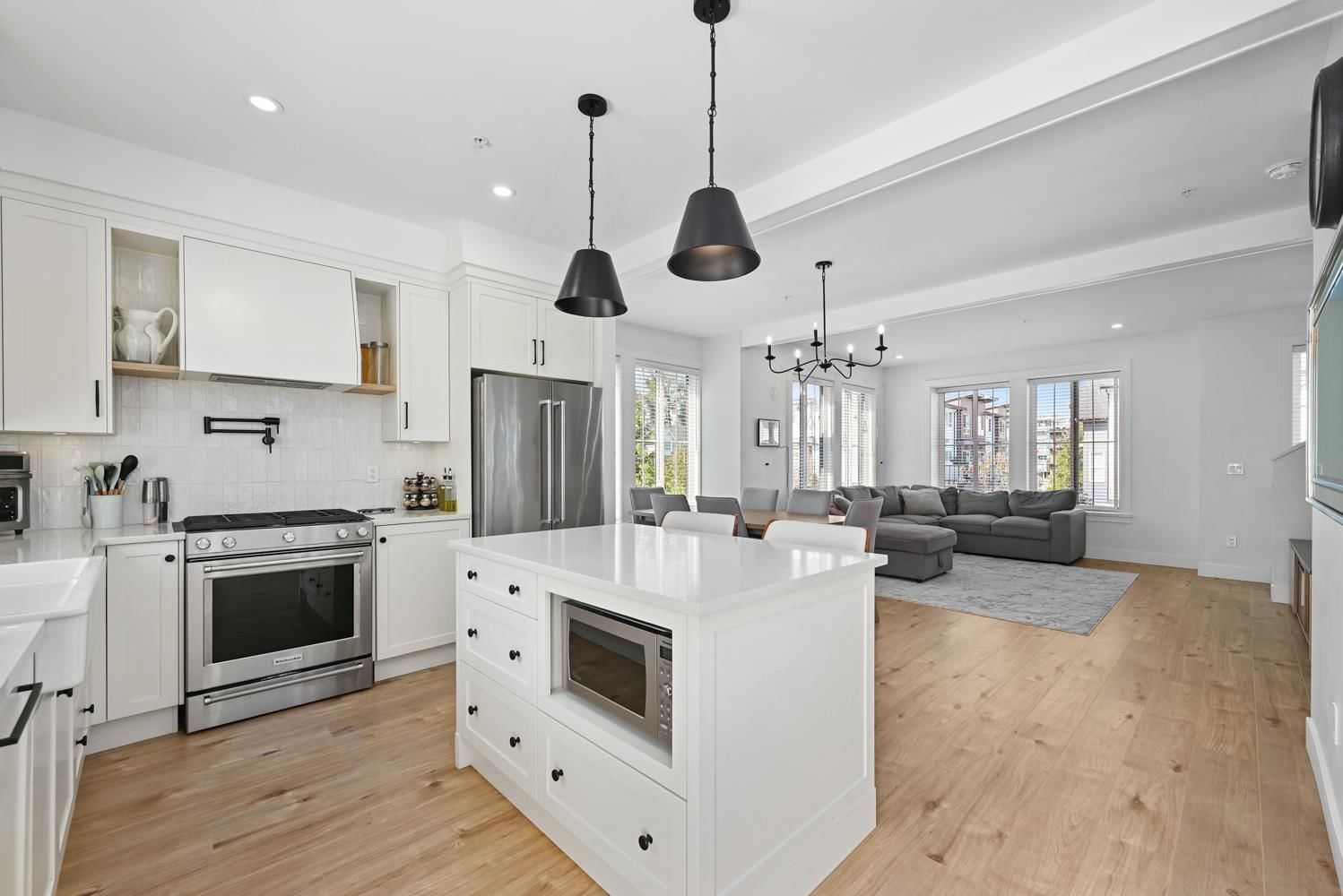 Listing Image 10