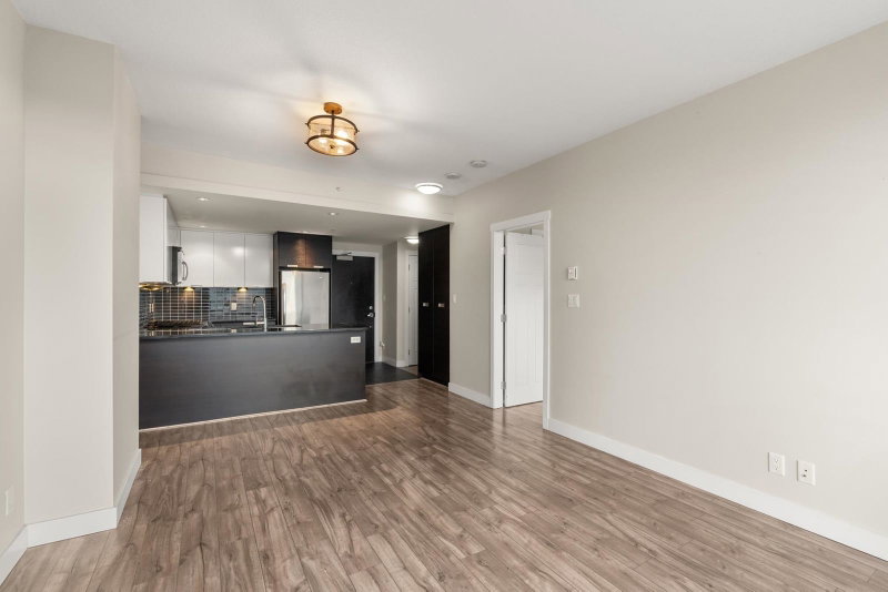 802 - 2968 Glen Drive