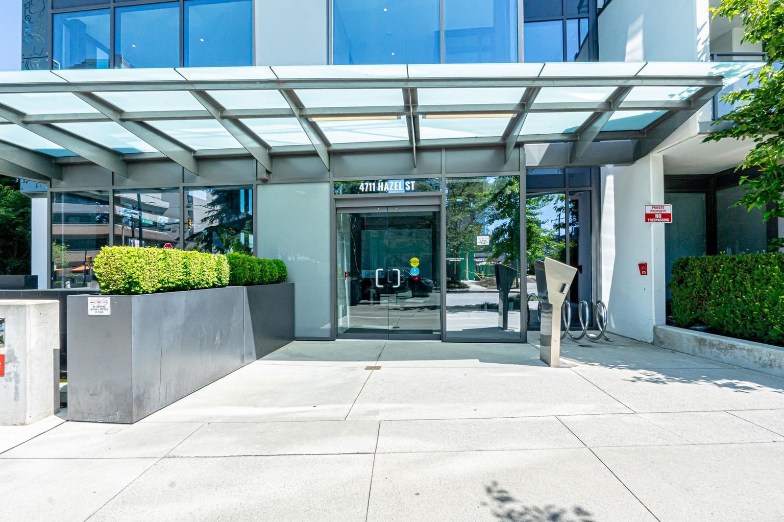 Listing Image 4