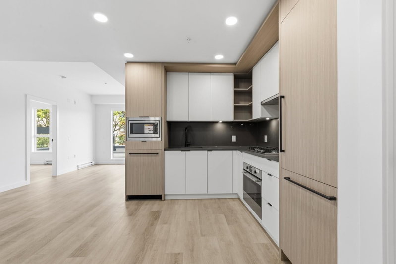 403 - 2268 Broadway E