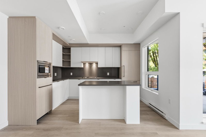 102 - 2268 Broadway E