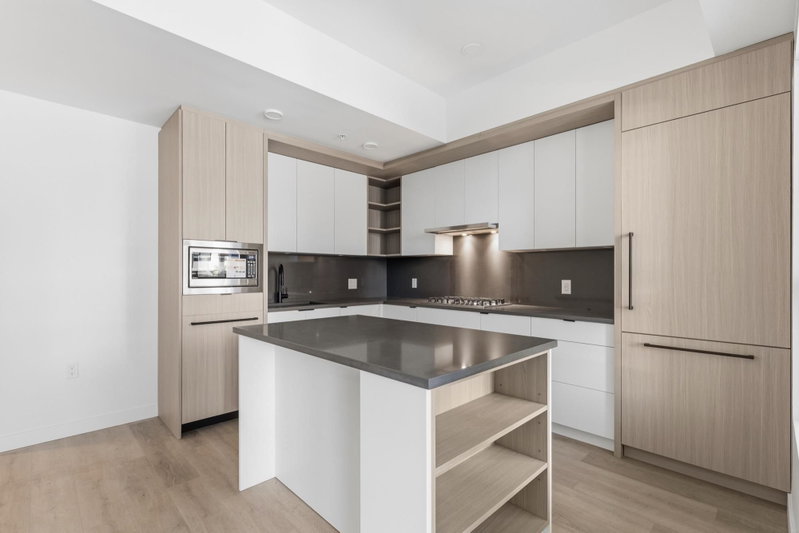 102 - 2268 Broadway E