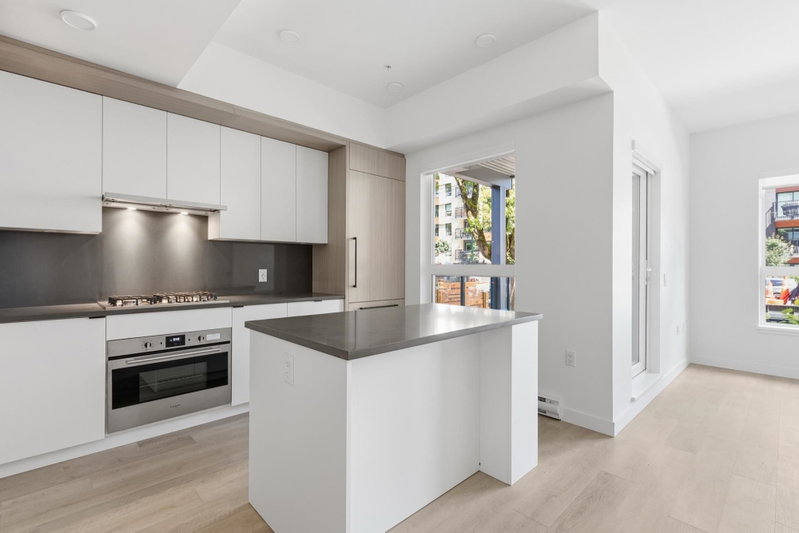 102 - 2268 Broadway E