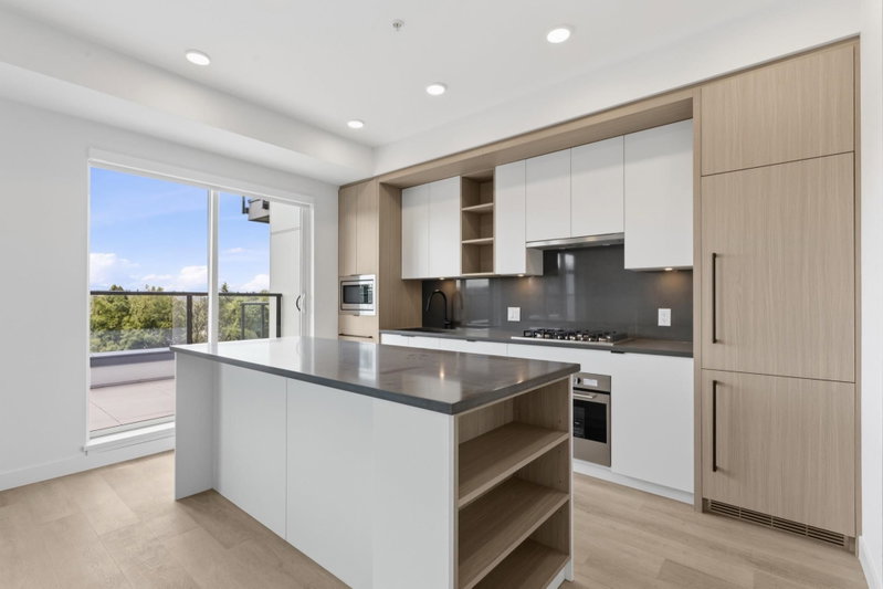 501 - 2268 Broadway E