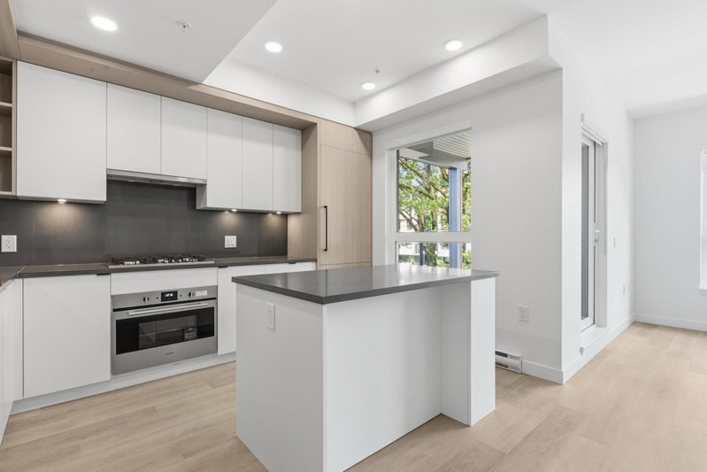 203 - 2268 Broadway E