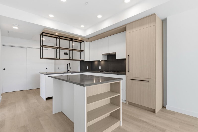 302 - 2268 Broadway E