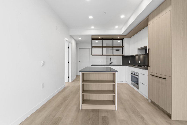 302 - 2268 Broadway E