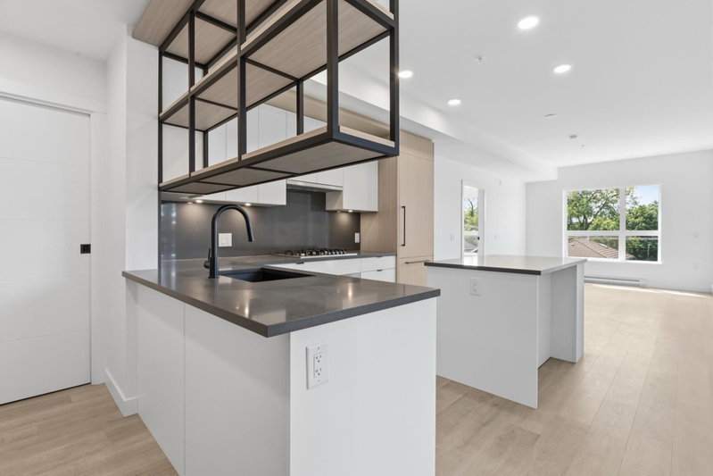 302 - 2268 Broadway E