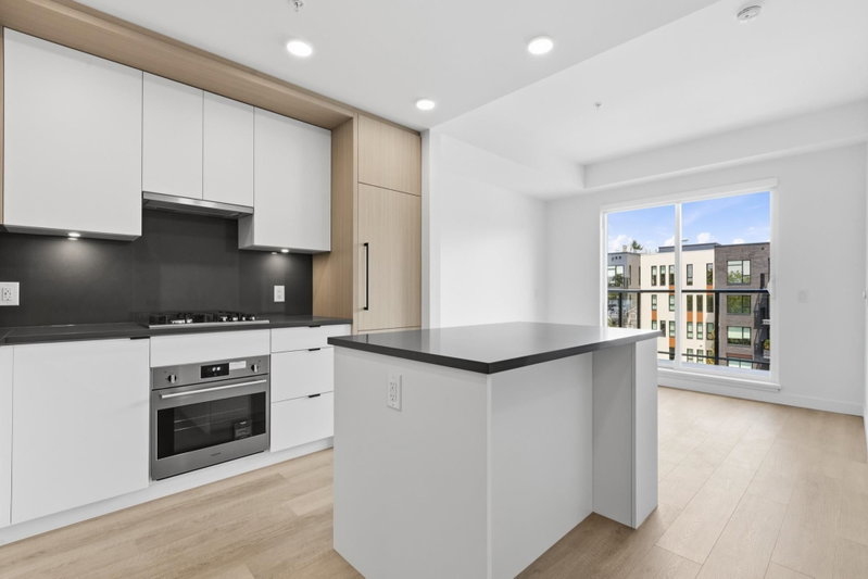 504 - 2268 Broadway E