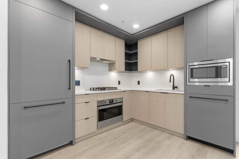 507 - 2268 Broadway E