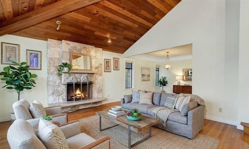 10446 Fraserglen Drive