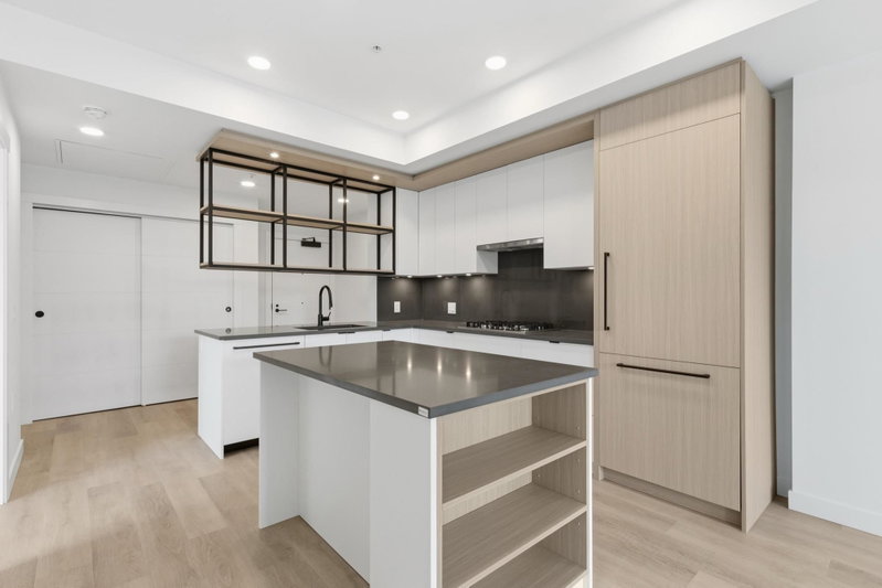 202 - 2268 Broadway E