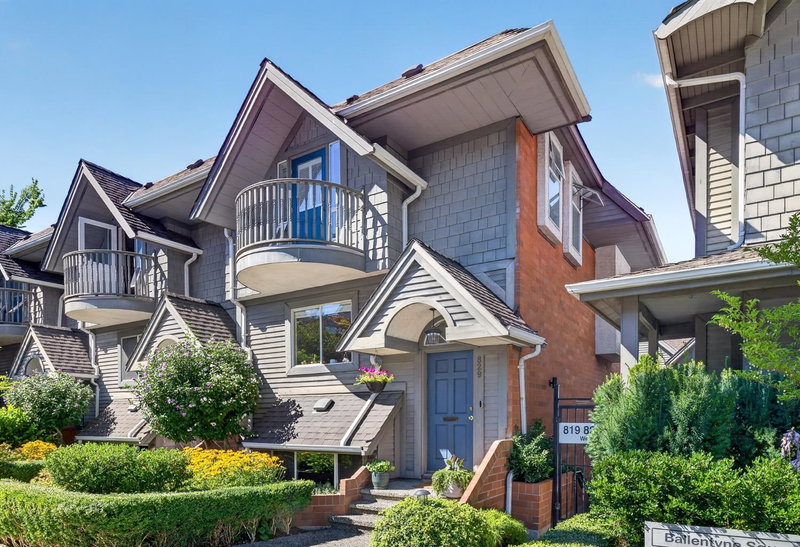829 7th Avenue W