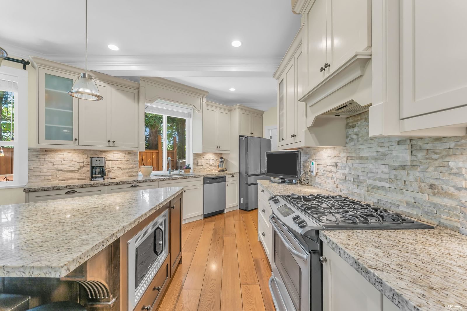 Listing Image 9