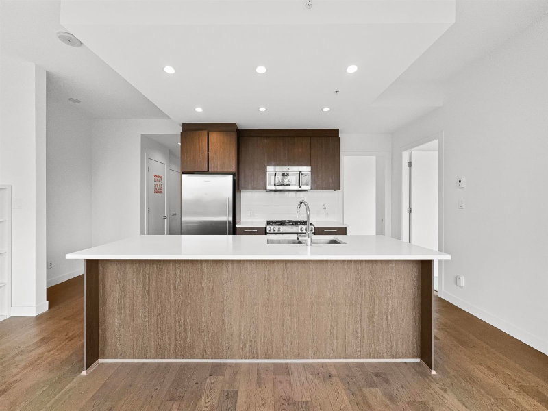 10xx - 9060 University Crescent