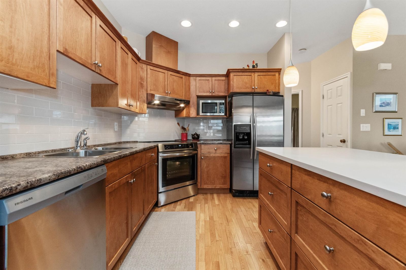Listing Image 6