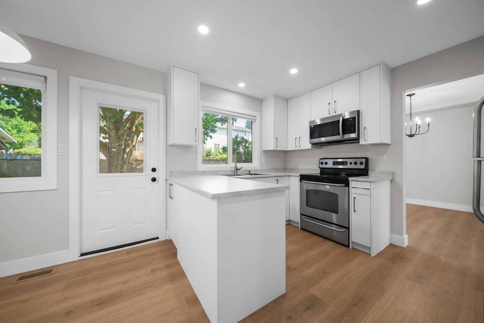 Listing Image 11