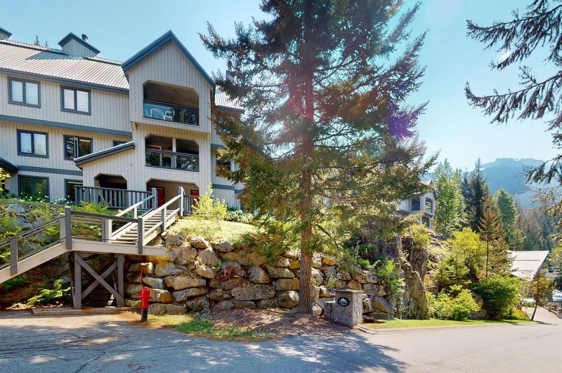 11 - 2556 Snowridge Crescent