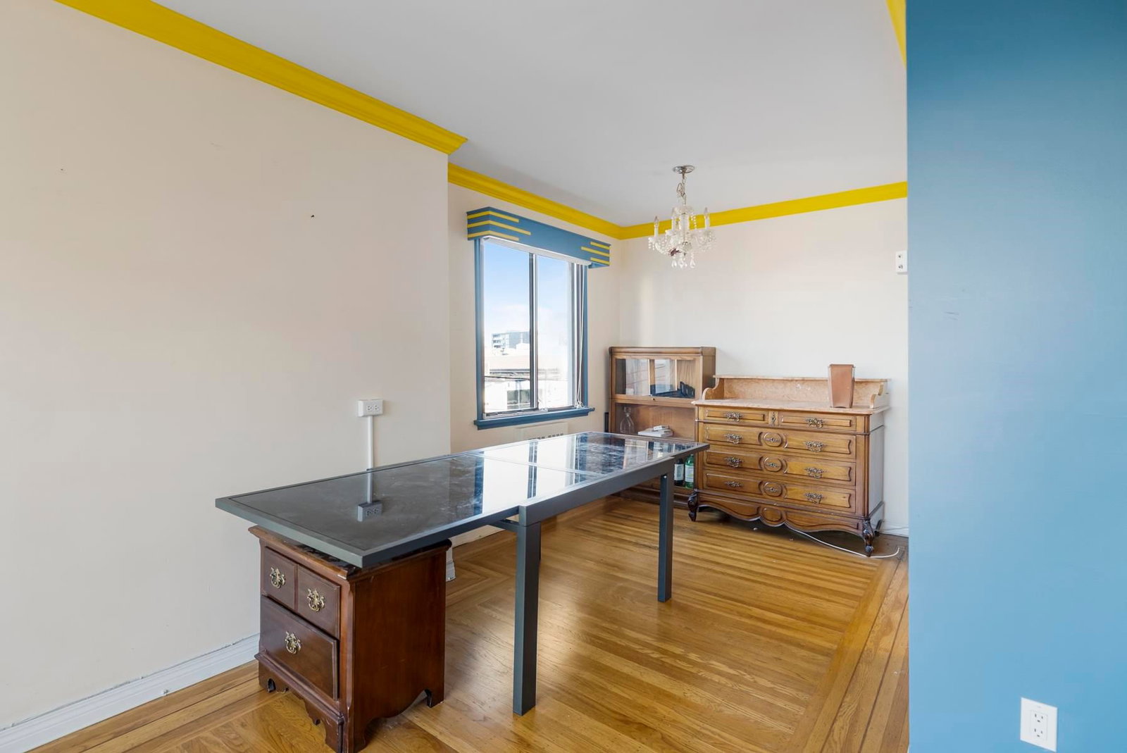 Listing Image 4