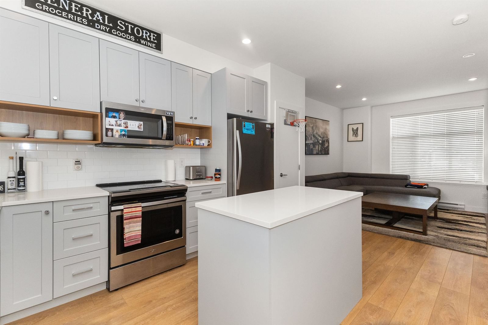 Listing Image 10