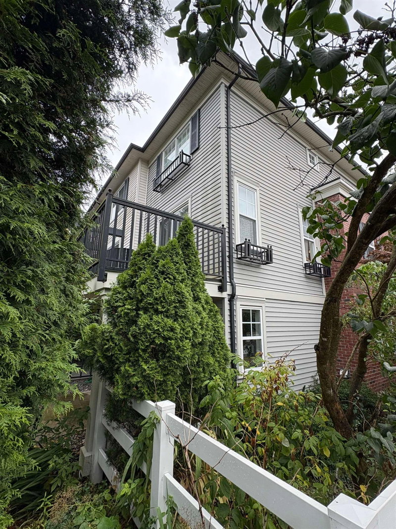 11 - 2495 Davies Avenue