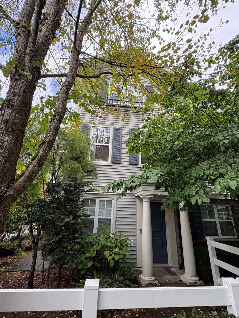 11 - 2495 Davies Avenue