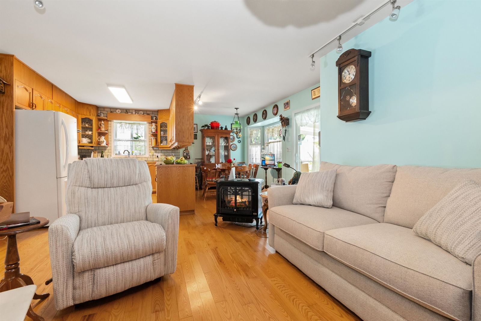 Listing Image 8
