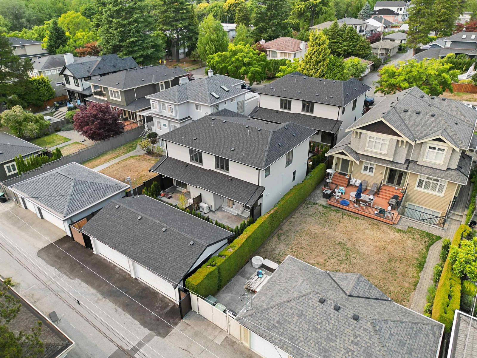 Listing Image 4