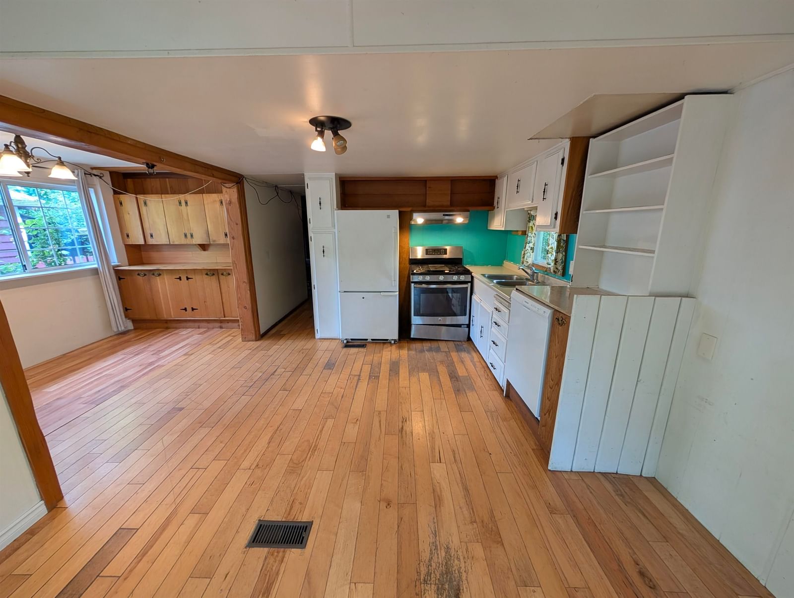 Listing Image 7