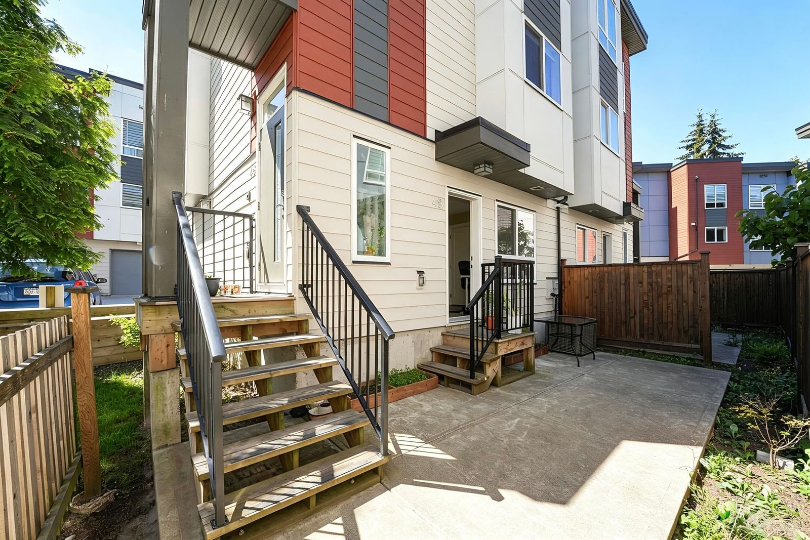 Listing Image 4