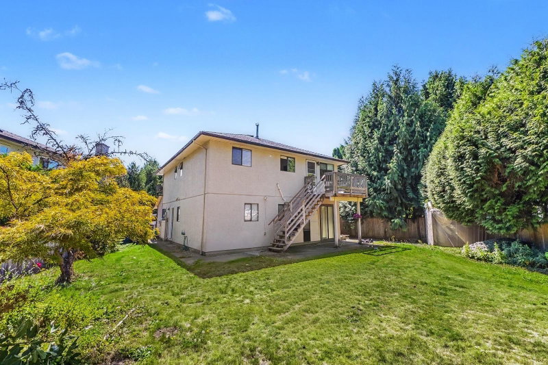 976 Hosmer Court