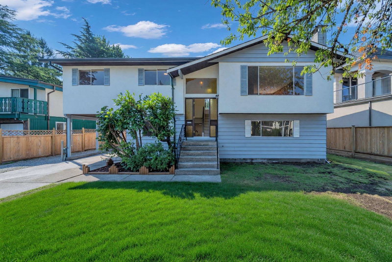 4951 Foxglove Crescent