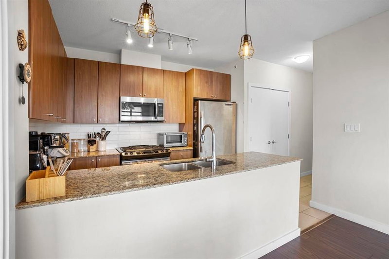 1908 - 280 Ross Drive