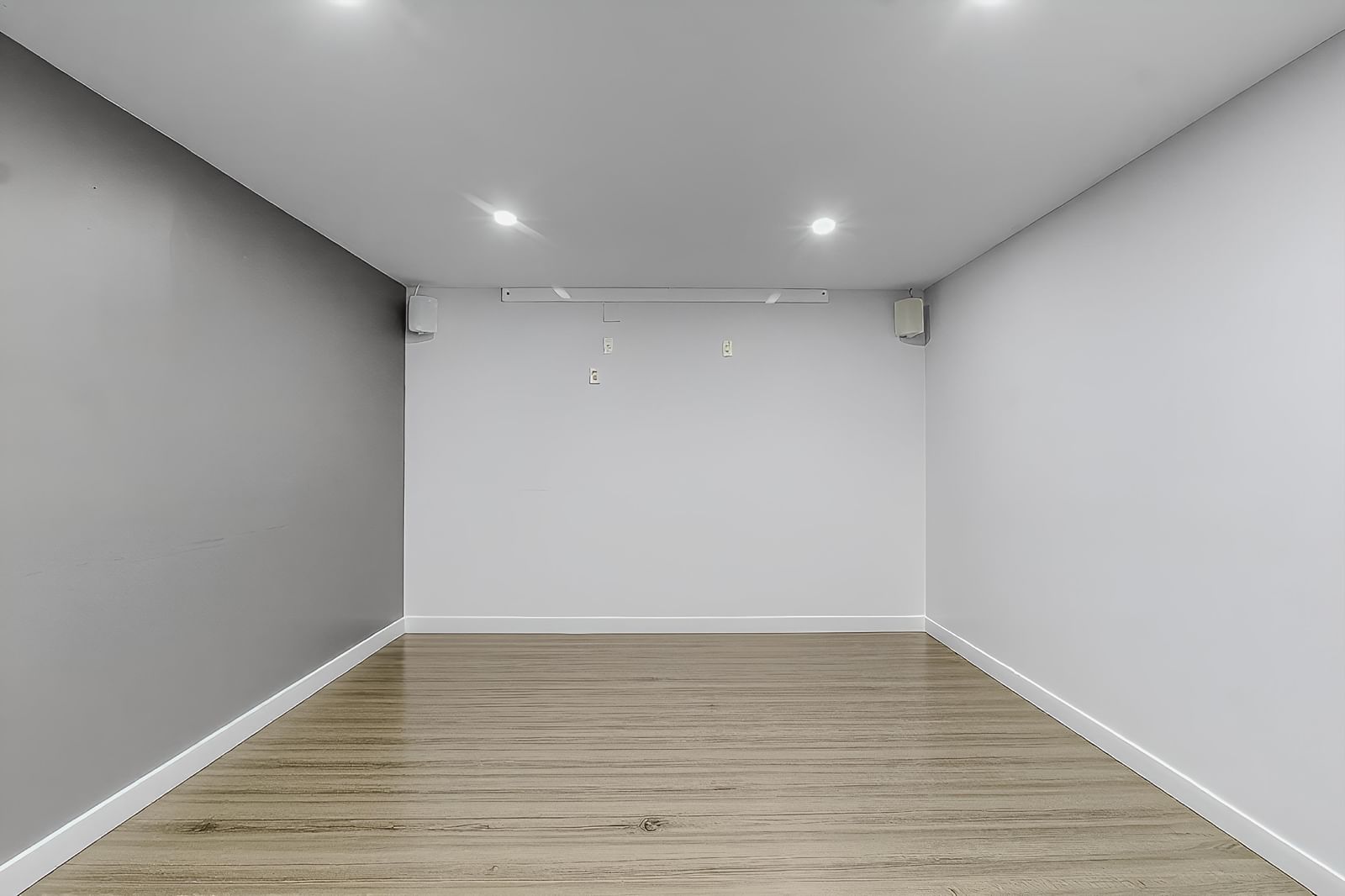 Listing Image 26