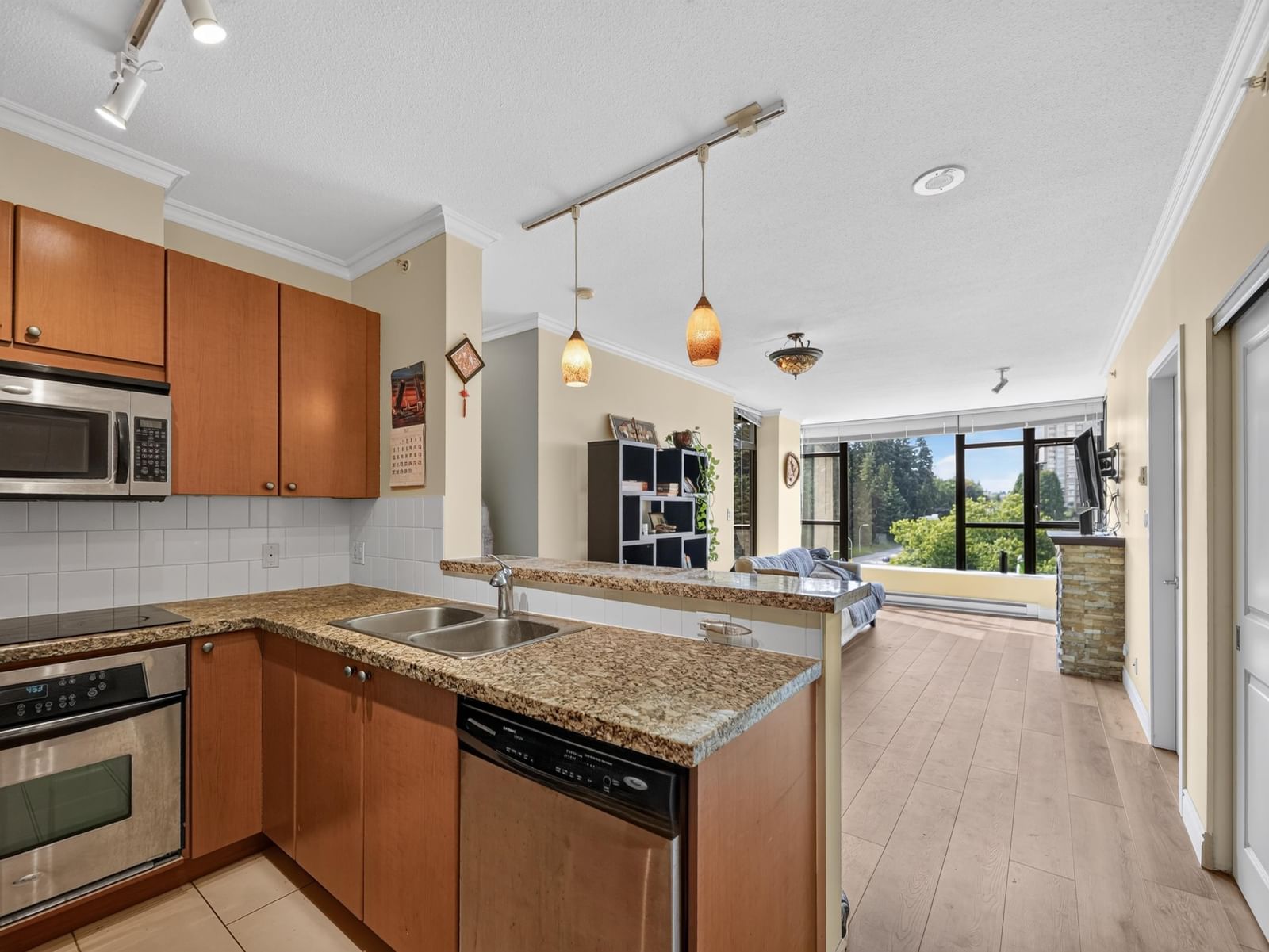 Listing Image 9
