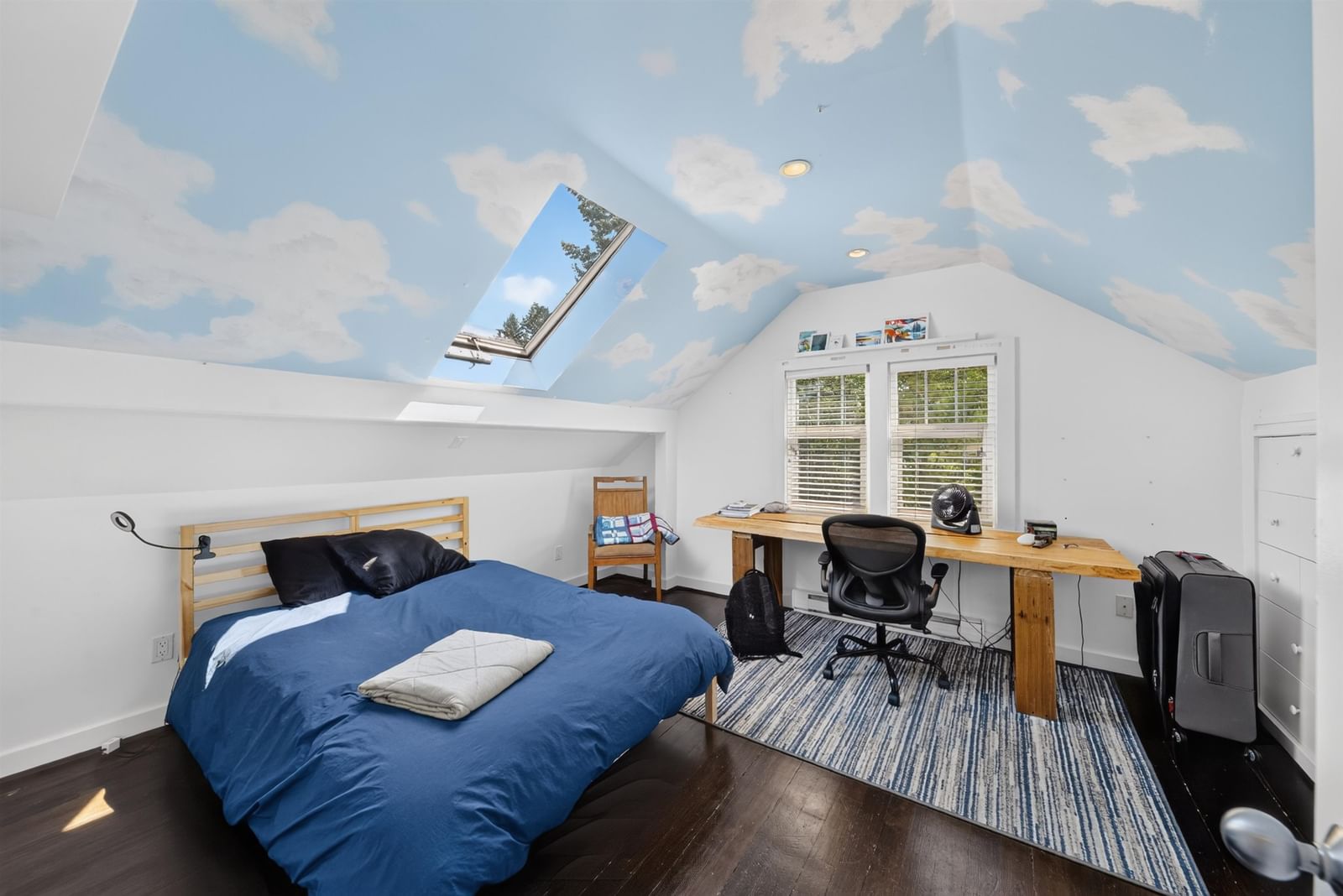 Listing Image 11