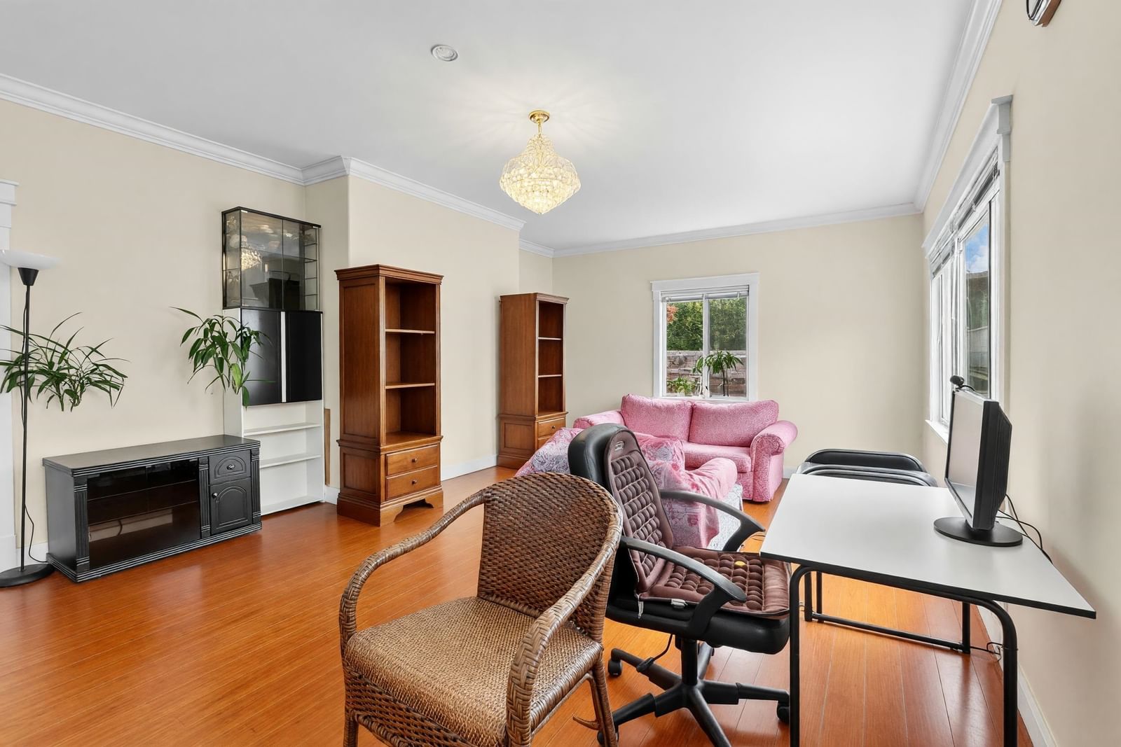 Listing Image 5