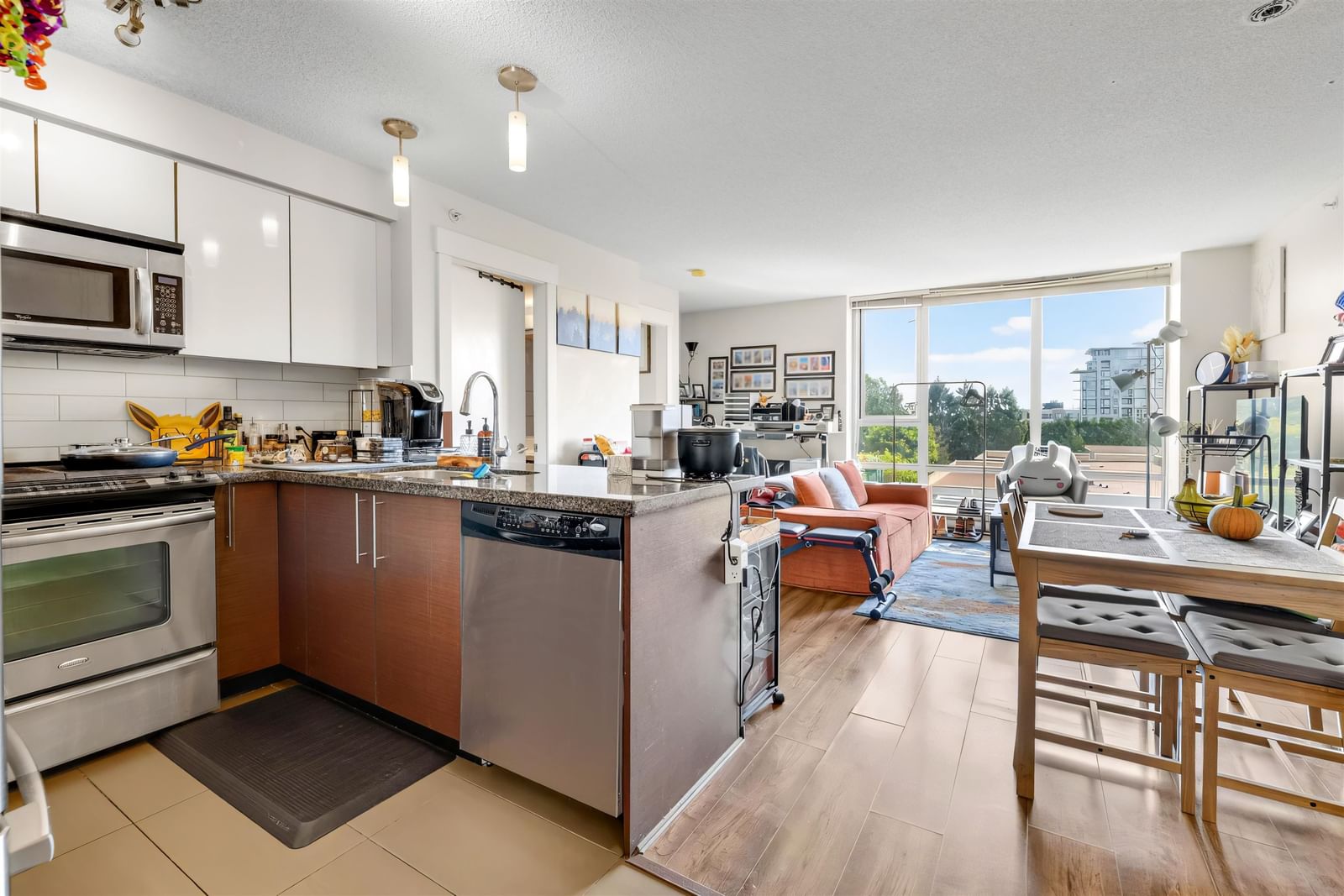 Listing Image 10