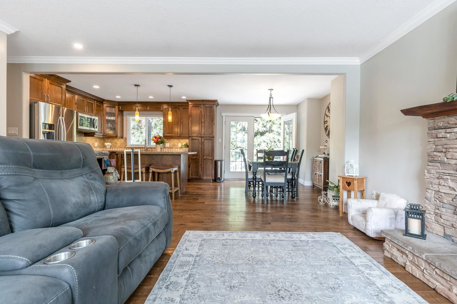 Listing Image 8