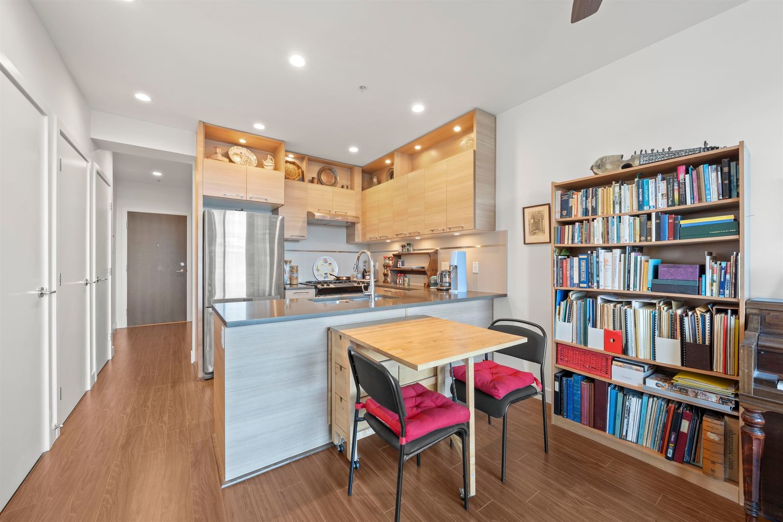 Listing Image 5