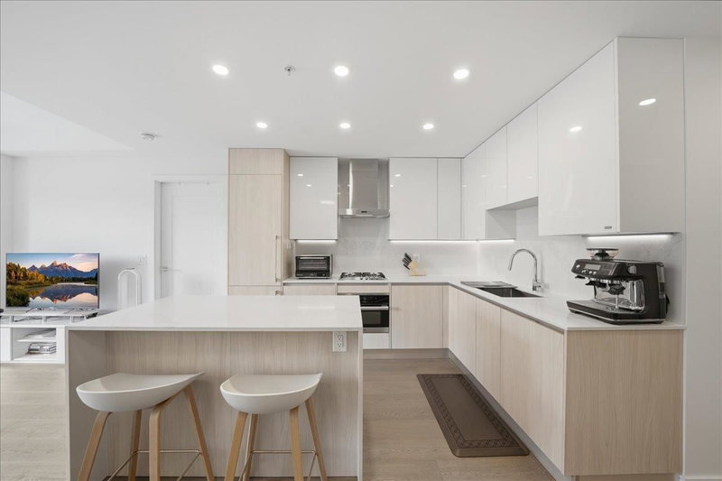 303 - 477 59th Avenue W